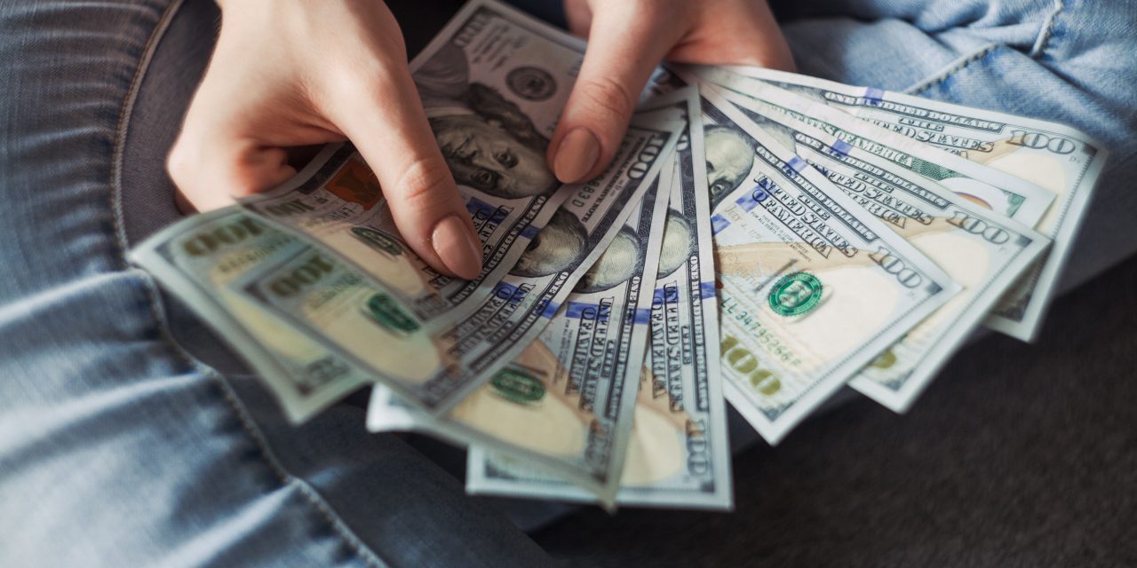 5 Easy Money-Making Hustles to Make Some Extra Cash on the Side